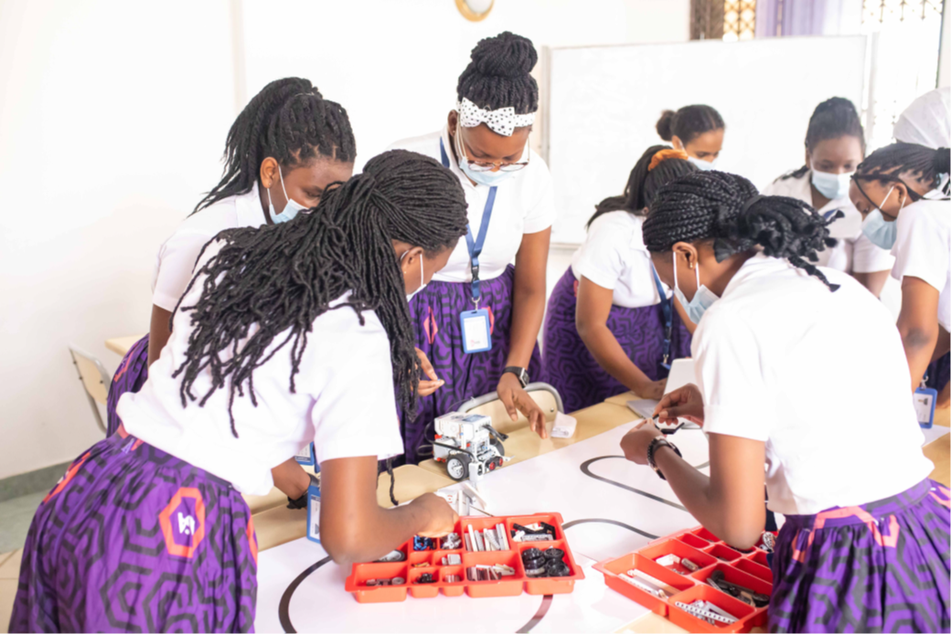 Apoyar la educación de las niñas en asociación con la Academia Africana de Ciencias