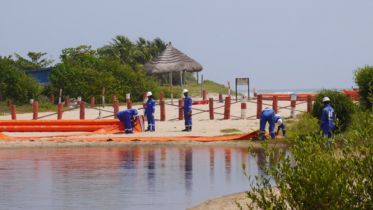 Oil_spill_response_thumb_1067-x-600.jpg