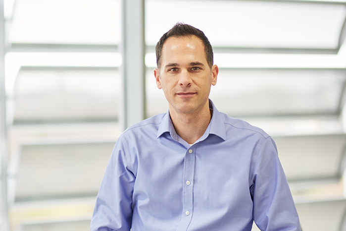 Robert Hellwig_699 x 466.png